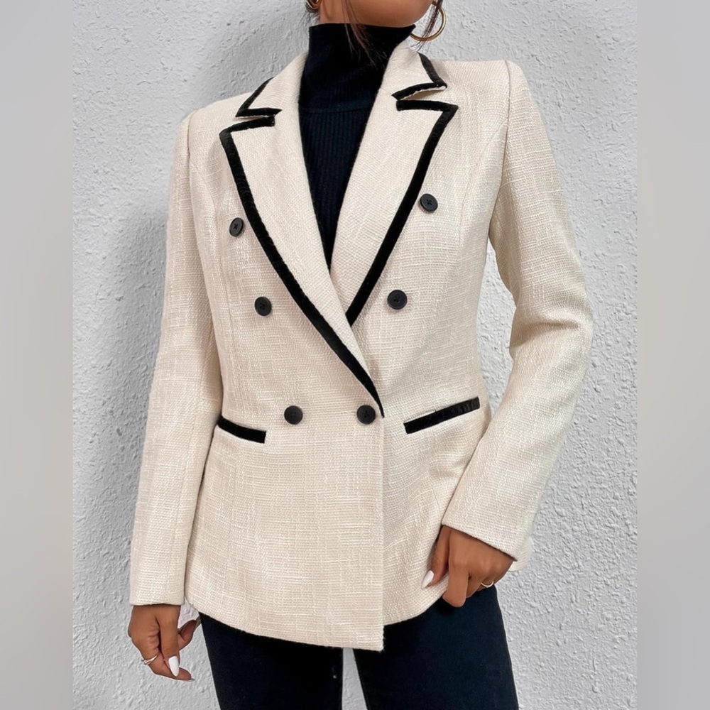 Contrast Textured Double Breasted Blazer in White